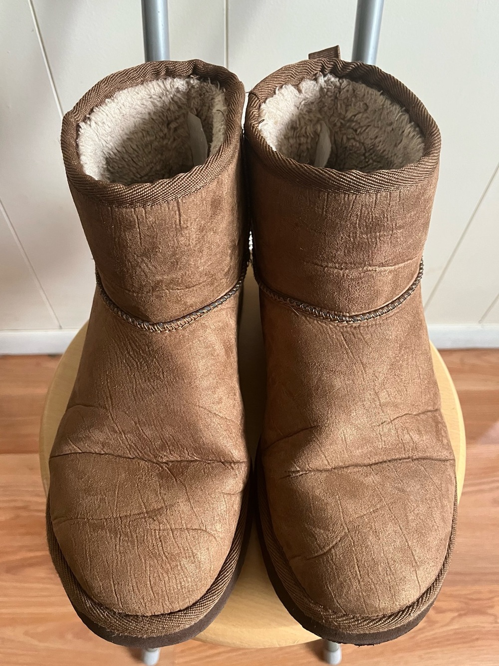 H&M Beige Plush Lined Item